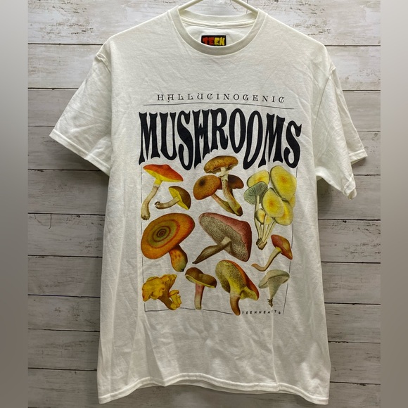 Teen Hearts Hallucinogenic Mushrooms Ivory Color Men’s Short Sleeve Size Medium - Picture 1 of 13